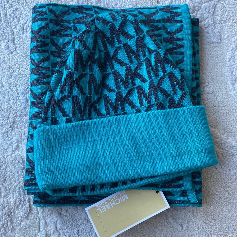 Micheal Kors scarf and hat set- NWT